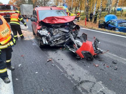 Při střetu dvou vozidel u památníku v Letech se zranil muž