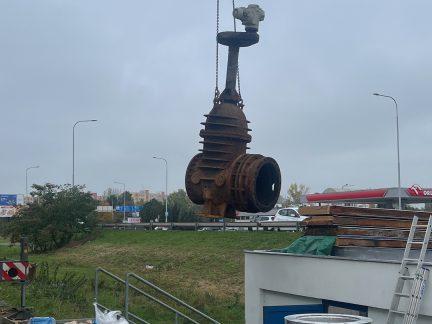 ČEVAK pracuje na odstranění poruchy u Baumaxu v Budějovicích, dodávka vody nebude omezena