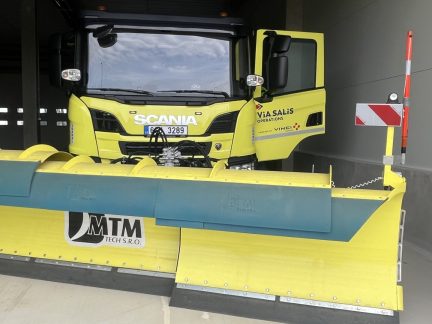 O dálnici D4 se v zimě postará šest sypačů. Řidiče na nepříznivé podmínky upozorní dopravní značení