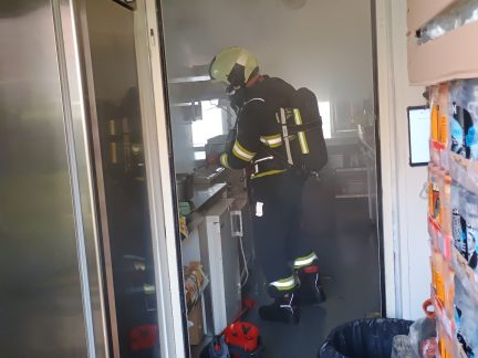 Hasiči mířili na budějovické sídliště Máj k požáru fritézy