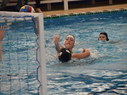 Domácí bazén přinesl úspěch. Strakonice vyhrály skupinu A