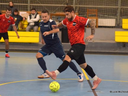 FUTSAL: Masters a Motor za tři body, šlágr mezi Ovečkami a Delfíny skončil smírně