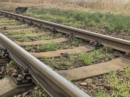 Zásah na kolejích v Táboře: Policisté i záchranáři vyjížděli kvůli muži, u kterého hrozilo, že si ublíží