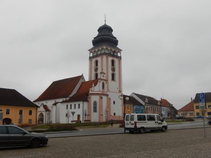 Co má parkoviště v Bechyni pod povrchem posoudí znalec. Má udělat i sondy