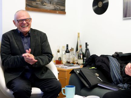 Život bez vášně by nebyl životem, říká o své roli ve hře RED Milan Kňažko. Míří do Veselí nad Lužnicí