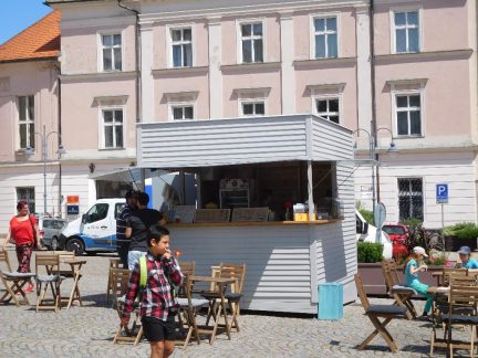 Tábor vypisuje výběrové řízení na pronájem stánku na Žižkově náměstí. Mohou to jiní zájemci vůbec stihnout?