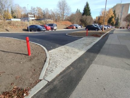 Nové parkoviště na Slepé koleji v Českém Krumlově je hotové