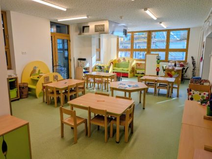 Mateřská škola Zeyerova v Budějovicích prochází kompletní rekonstrukcí, první etapa je hotová