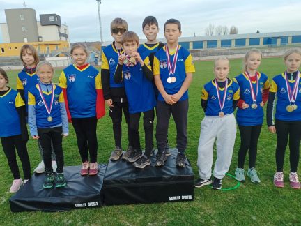 Atletický podzim na stadionu v Písku – mládež se baví atletikou
