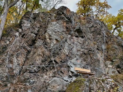 V Podhradí v Mladé Vožici se dnes otevírá ferrata. Lezecké vybavení si lze půjčit na místě