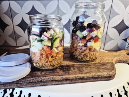 DOBROTY: Těstovinový barevný salát do skla