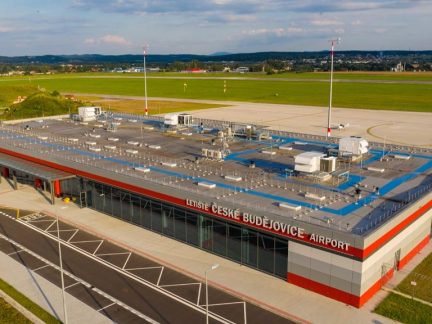 Obce u českobudějovického letiště dostanou i letos od kraje dar. U letiště se plánuje obchodní zóna