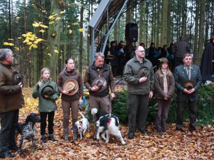 Na Hubertské mši na táborské Pintovce zněla slova o pokoře k přírodě i o úbytku myslivců