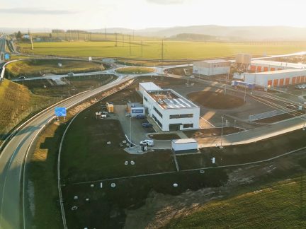 Na dálnici D4 se budou asfaltové povrchy opravovat s pomocí mikrovlnné technologie