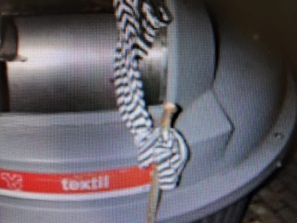 Muž ve Strakonicích uvázl v kontejneru na oblečení a udusil se