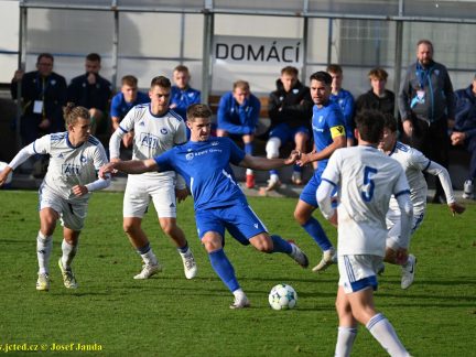Kam za sportem na Táborsku? Finišuje fotbalová podzimní část, třetí liga mimořádně na Kvapilce!