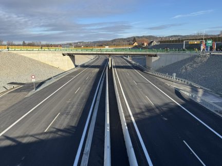 Po dálnici D3 jel řidič kamionu v protisměru. Policie hledá svědky