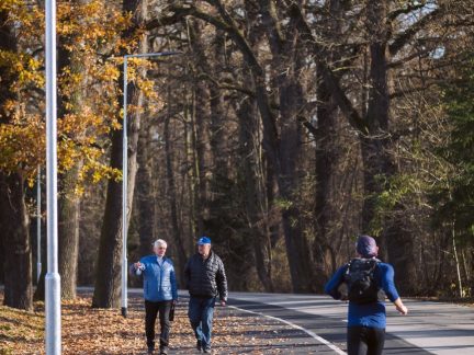 Hluboká nad Vltavou slavnostně otevřela novou stezku pro chodce a cyklisty ve Zvolenovské ulici