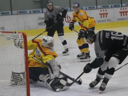 Hokej: Juniory Motoru doma dělily čtyři vteřiny od nájezdů. Nedorostův návrat
