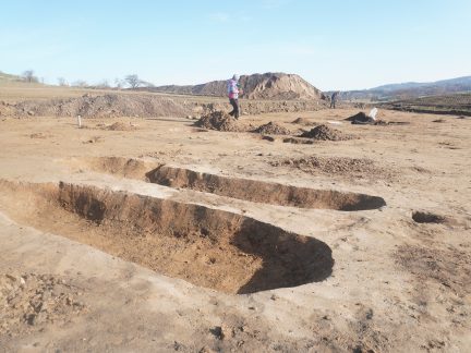 Archeologové v průmyslové zóně odkrývají unikátní sídliště. Na místě brzy vyroste závod na výrobu dronů
