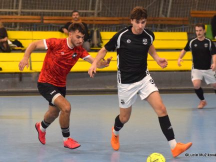 FUTSAL: Chelsea, Stará Garda a Orcas mají první body, šlágr pro Delfíny