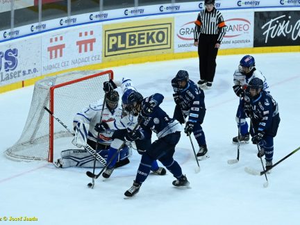 VIDEO: Extraligoví dorostenci Tábora připsali teprve třetí výhru v sezoně. Tři body jim z posledního místa nepomohly