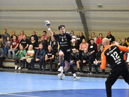 První výhra! Strakoničtí házenkáři zdolali Frýdek-Místek 31:30