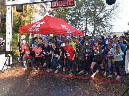 Charitativní běh a pochod na pomoc mladým onkologickým pacientům měl u táborské Hýlačky rekordní účast