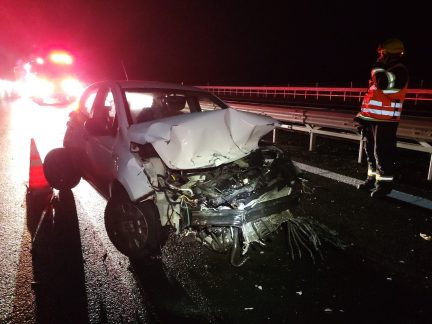 Řidiče potrápily namrzlé silnice. Bourali na dálnici D3 i D4