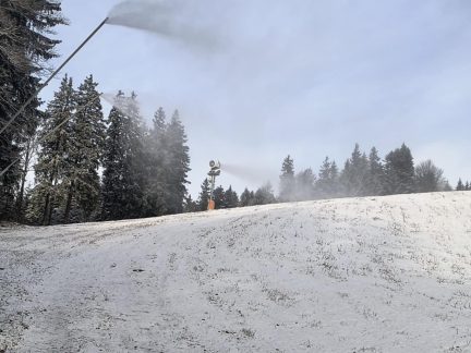 Na Špičáku začala zima! První sjezdovky se připravují na sezonu