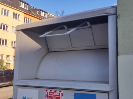 Se starým textilem jsou obce v kleštích