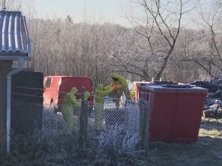 Hasiči likvidují v Blatné tisíce kachen. Pokračovat budou i zítra