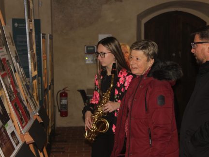 Výstava ve Strakonicích připomíná historii základní umělecké školy