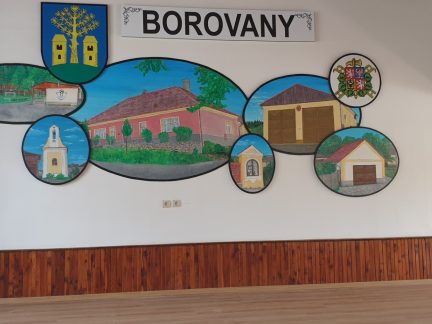 Zrekonstruovaný kulturní dům v Borovanech ozdobily malby Aleše Kroupy