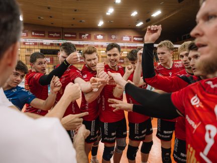 Jihostroj bez ztráty setu proklouzl do dalšího kola evropského poháru