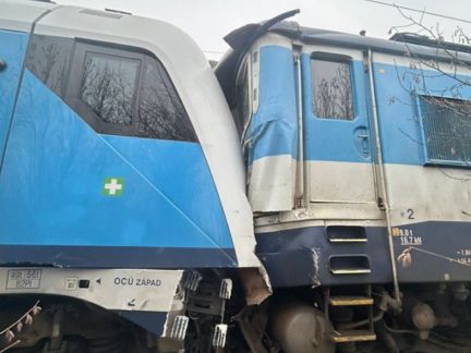 AKTUALIZOVÁNO: U Zlivi se střetl vlak a rychlík. Na místě jsou desítky zraněných, blízcí mohou využít infolinku