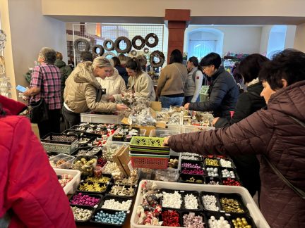 Kreativ zaplnil kulturní dům v Soběslavi. Nabízí tvoření i vánoční zboží