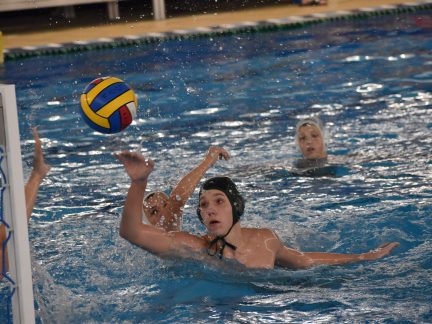 Starší žáci strakonického póla dvakrát vyhráli a zahrají si o bronz