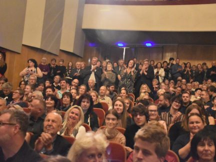Do divadla v saku, nebo v mikině? Etiketa se mění, táborské publikum drží úroveň