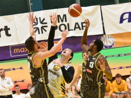 VIDEO: Po dramatickém závěru ukončila Opava domácí neporazitelnost Sršňů