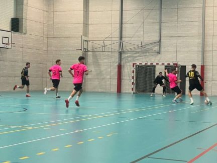 SÁLOVKA Extraliga: Obhájce na úvod stoprocentní, slavili také Devianti a Bizoni