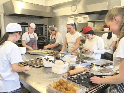 Hlavně s láskou! Tak se učí cukrařina v Táboře