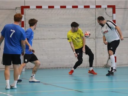 SÁLOVKA 1. liga: Nováčci poznali náročnost, Junioři Netáhel vykročili za zlatým hattrickem