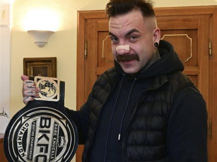 Evropský šampion v boxu bez rukavic zavítal na píseckou radnici