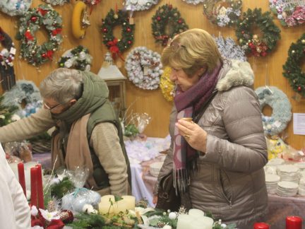 Předvánoční prodejní výstava v Podboří lidi baví už 16 let