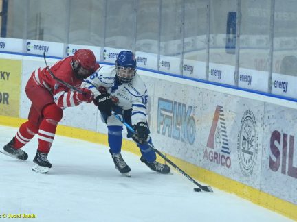 VIDEO: Extraligoví dorostenci Tábora zvládli domácí dvojboj z poloviny. V pátek udolali Porubu, v sobotu nestačili na Třinec