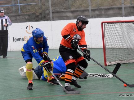 VIDEO: Hosté byli za milosrdný debakl ještě rádi