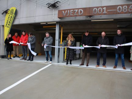 Parkovací dům na Sojčáku je otevřený. Zájemci si ho budou moci prohlédnout ve středu
