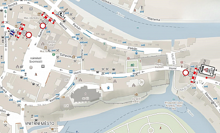 Krumlovské náměstí je v době adventu o víkendech pro dopravu uzavřené