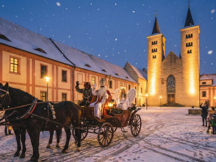 Mikulášské spřežení přiveze dětem dárečky. Nadílka bude i na náměstí v Milevsku